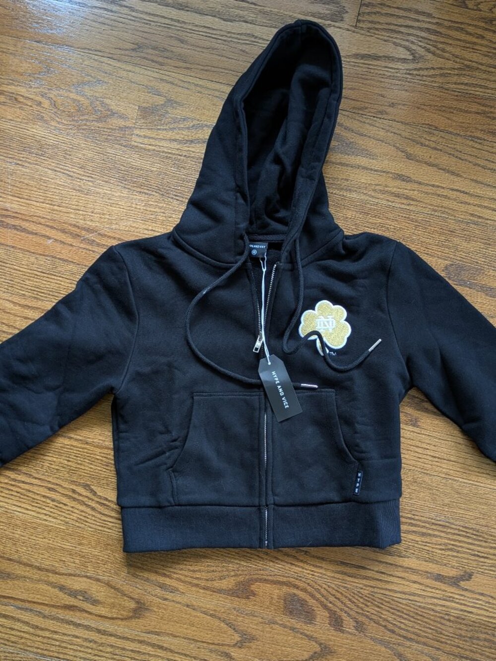 Notre Dame Irish Shamrock Women’s Cropped Zip Hoodie, Black, Small, NWT